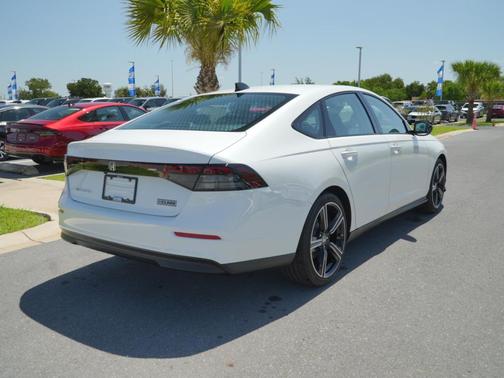 Platinum White Pearl 2026 Honda Accord SE