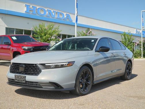 Urban Gray Pearl 2025 Honda Accord SE