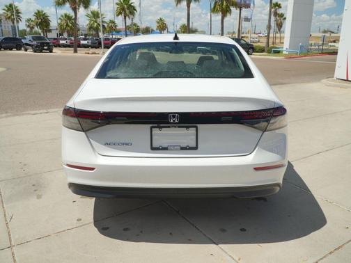 Platinum White Pearl 2026 Honda Accord SE
