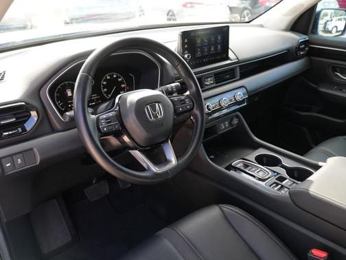 Modern Steel Metallic 2025 Honda Pilot EX-L