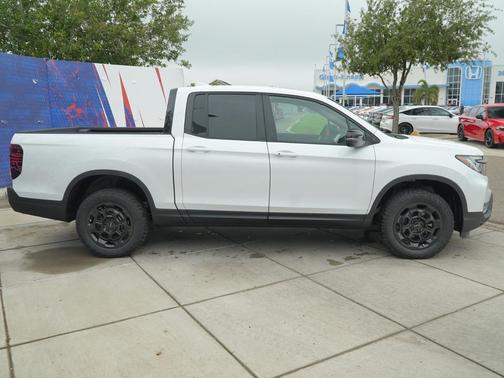 Platinum White Pearl 2026 Honda Ridgeline TrailSport+
