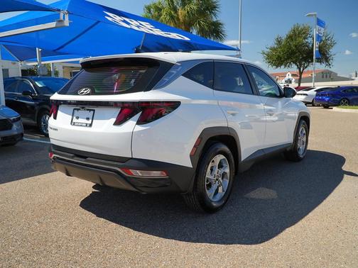 2023 Hyundai TUCSON SE