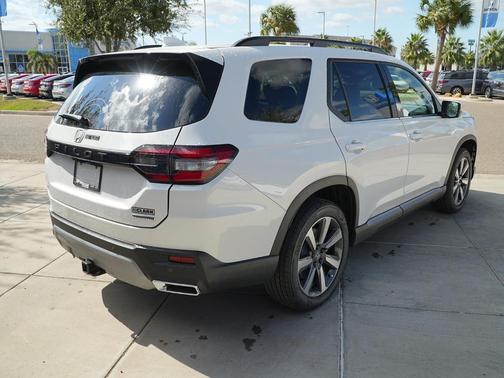 2025 Honda Pilot Touring 8-Passenger