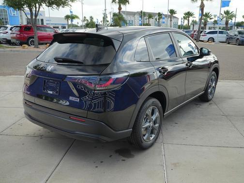 Crystal Black Pearl 2026 Honda HR-V LX