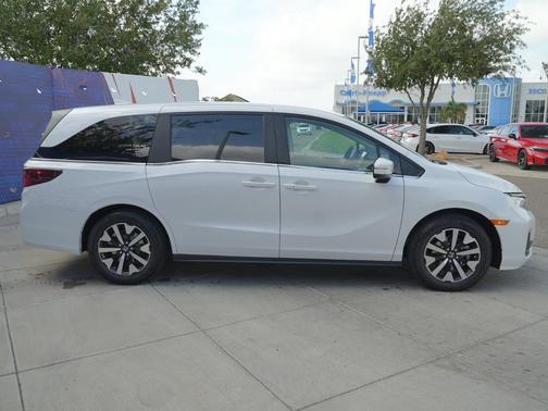 Platinum White Pearl 2026 Honda Odyssey EX-L