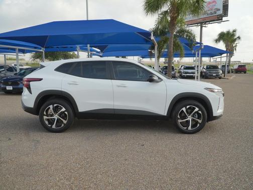Summit White 2025 Chevrolet Trax FWD 1RS