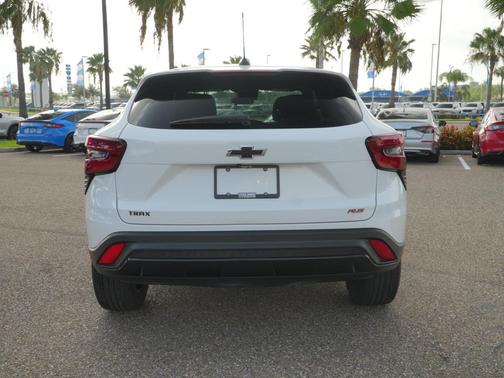 Summit White 2025 Chevrolet Trax FWD 1RS