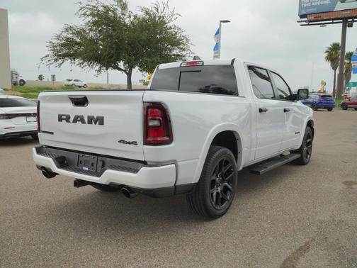 Ivory White Tri-Coat Pearlcoat 2025 RAM 1500 Laramie