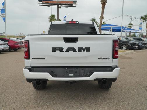 Ivory White Tri-Coat Pearlcoat 2025 RAM 1500 Laramie