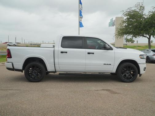 Ivory White Tri-Coat Pearlcoat 2025 RAM 1500 Laramie