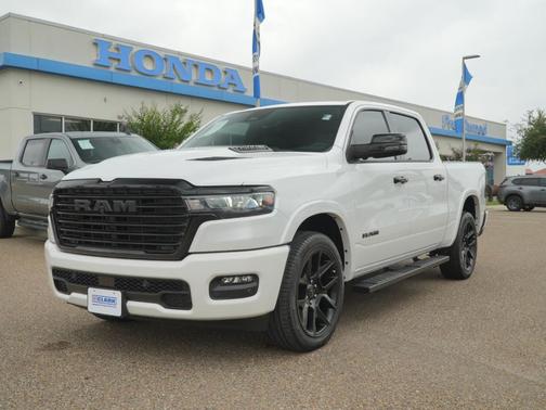 Ivory White Tri-Coat Pearlcoat 2025 RAM 1500 Laramie