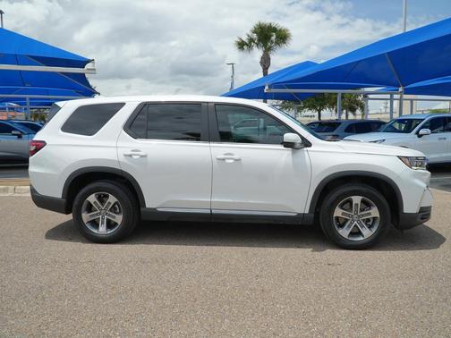 Platinum White Pearl 2023 Honda Pilot 2WD EX-L 7 Passenger