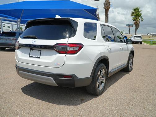 Platinum White Pearl 2023 Honda Pilot 2WD EX-L 7 Passenger
