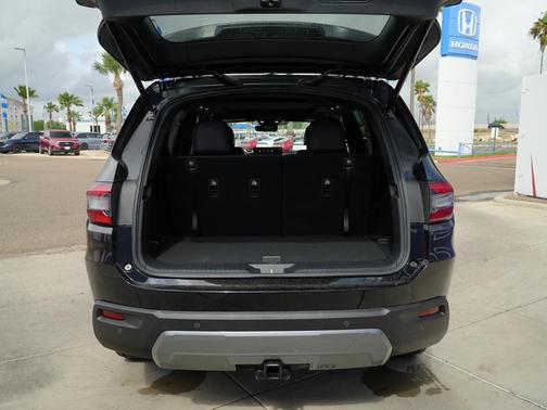 Crystal Black Pearl 2026 Honda Pilot TrailSport