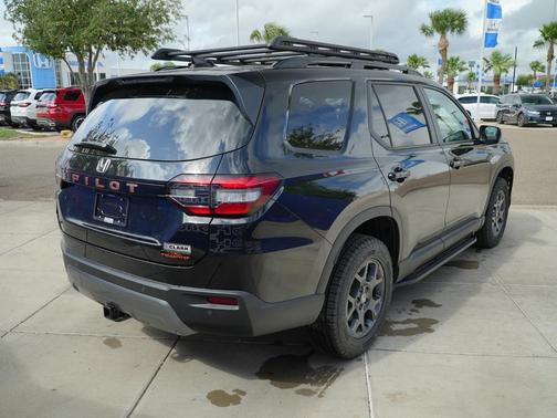Crystal Black Pearl 2026 Honda Pilot TrailSport