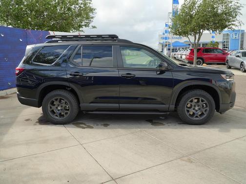 Crystal Black Pearl 2026 Honda Pilot TrailSport