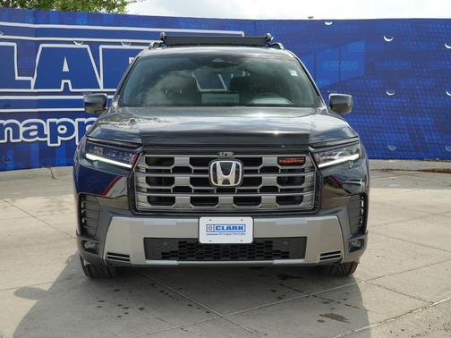 Crystal Black Pearl 2026 Honda Pilot TrailSport