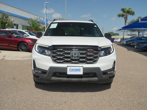 Platinum White Pearl 2023 Honda Passport AWD TrailSport