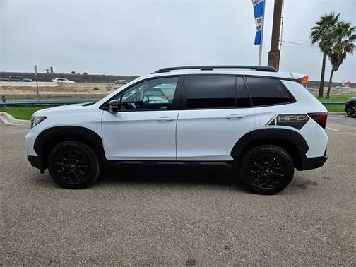 Platinum White Pearl 2023 Honda Passport AWD TrailSport