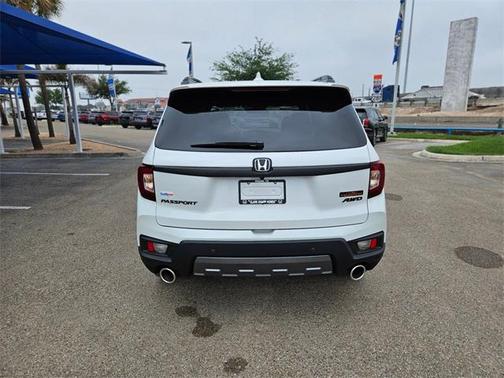Platinum White Pearl 2023 Honda Passport AWD TrailSport