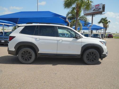 Platinum White Pearl 2023 Honda Passport AWD TrailSport