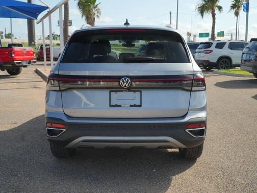 Pyrite Silver Metallic 2025 Volkswagen Taos 1.5T SE