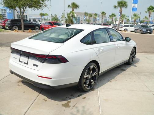 Platinum White Pearl 2026 Honda Accord SE