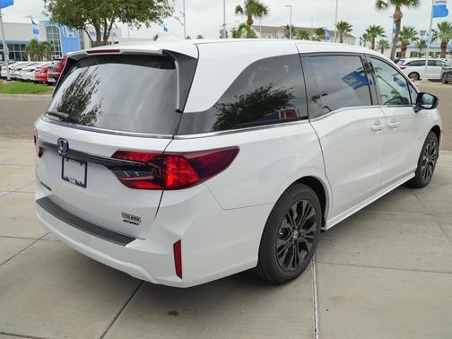 Platinum White Pearl 2026 Honda Odyssey Sport-L