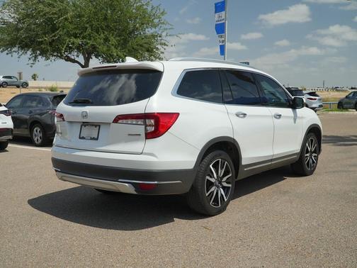 2022 Honda Pilot Touring 8-Passenger