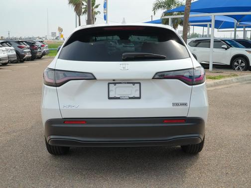 Platinum White Pearl 2026 Honda HR-V LX