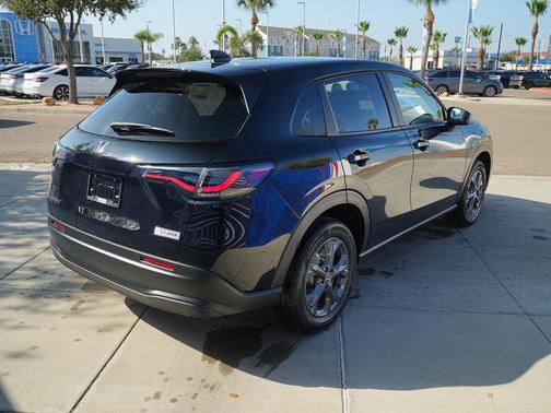 Crystal Black Pearl 2026 Honda HR-V LX