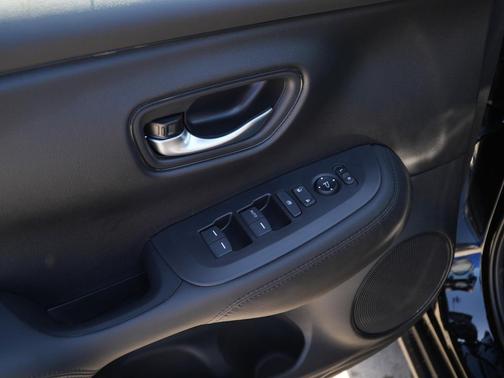 Crystal Black Pearl 2026 Honda HR-V LX