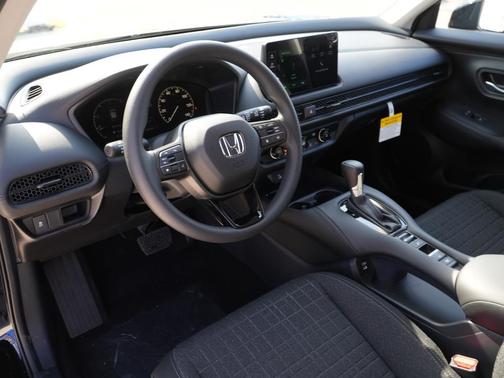 Crystal Black Pearl 2026 Honda HR-V LX
