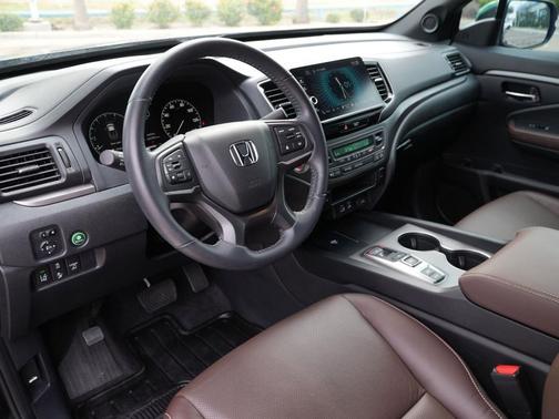 Crystal Black Pearl 2024 Honda Ridgeline RTL