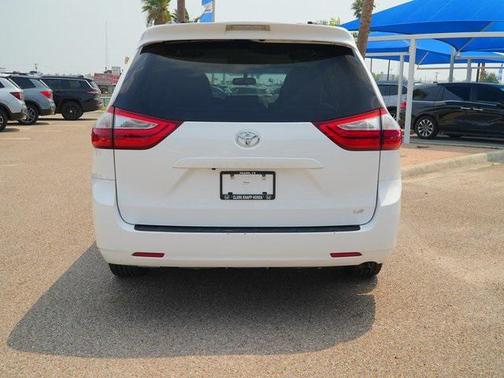 2017 Toyota Sienna LE