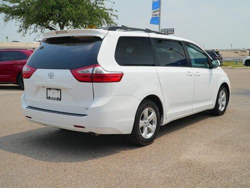 2017 Toyota Sienna LE