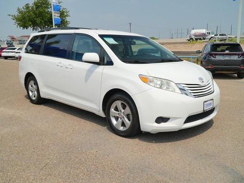 2017 Toyota Sienna LE
