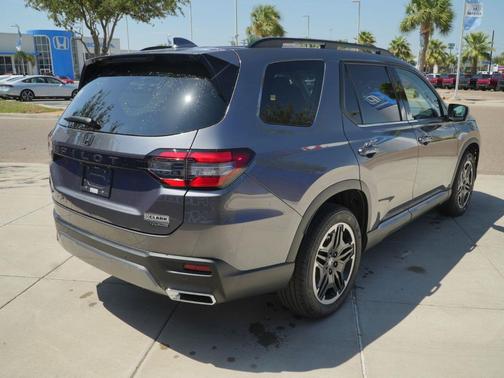 Modern Steel Metallic 2026 Honda Pilot Touring 8-Passenger