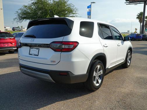 Platinum White Pearl 2023 Honda Pilot AWD EX-L 7 Passenger