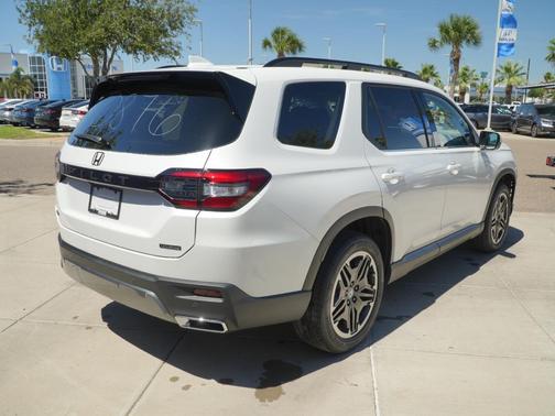 Platinum White Pearl 2026 Honda Pilot Touring 8-Passenger