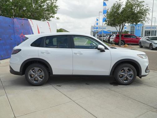 Platinum White Pearl 2026 Honda HR-V LX
