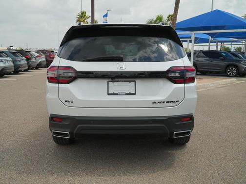 Platinum White Pearl 2025 Honda Pilot Black Edition