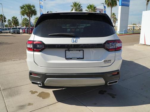 2025 Honda Pilot Touring 8-Passenger