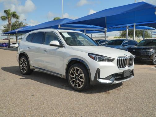 Mineral White Metallic 2025 BMW X1 xDrive28i