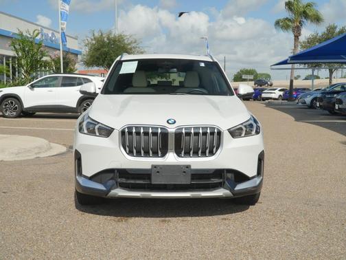 Mineral White Metallic 2025 BMW X1 xDrive28i
