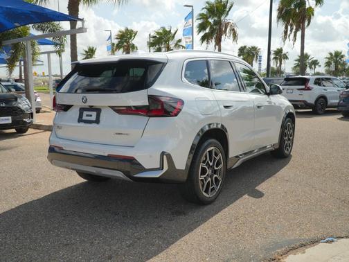 Mineral White Metallic 2025 BMW X1 xDrive28i