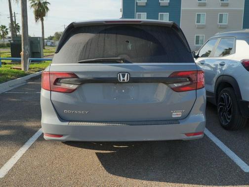Sonic Gray Pearl 2024 Honda Odyssey Sport
