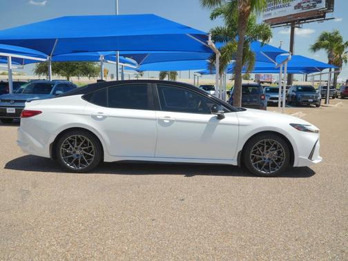 Wind Chill Pearl w/Midnight Black Metallic Roof 2025 Toyota Camry XSE