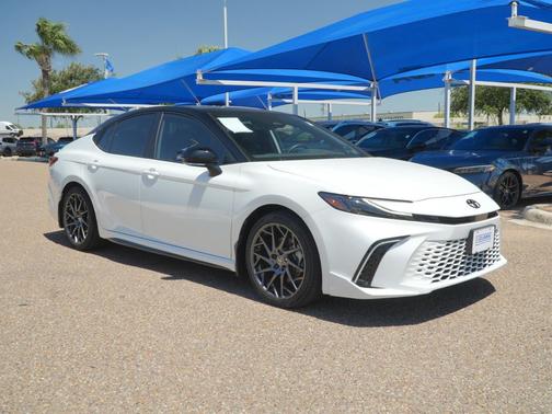 Wind Chill Pearl w/Midnight Black Metallic Roof 2025 Toyota Camry XSE