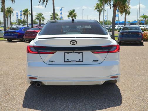 Wind Chill Pearl w/Midnight Black Metallic Roof 2025 Toyota Camry XSE